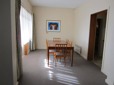 University House - ANU - Accommodation Gladstone 37