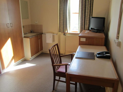 University House - ANU - Accommodation Gladstone 44