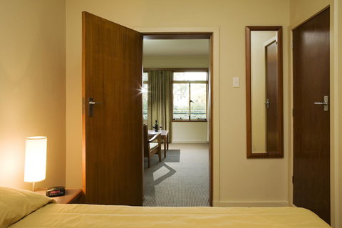 University House - ANU - Accommodation Gladstone 19