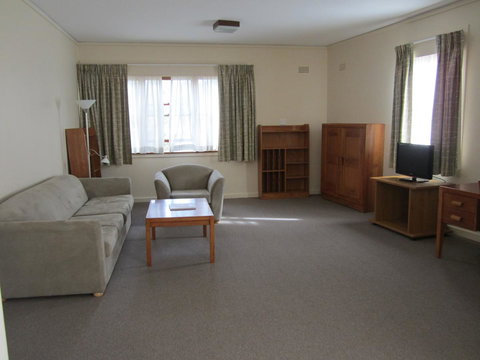 University House - ANU - Accommodation Gladstone 39