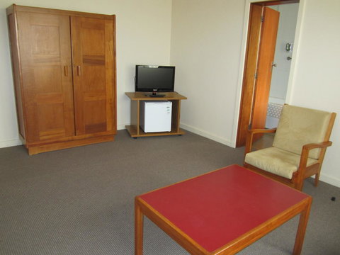 University House - ANU - Accommodation Gladstone 41