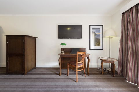Mercure Canberra - Accommodation Gladstone 12
