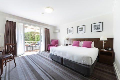 Mercure Canberra - Accommodation Gladstone 2