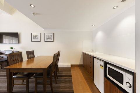 Mercure Canberra - Accommodation Gladstone 17