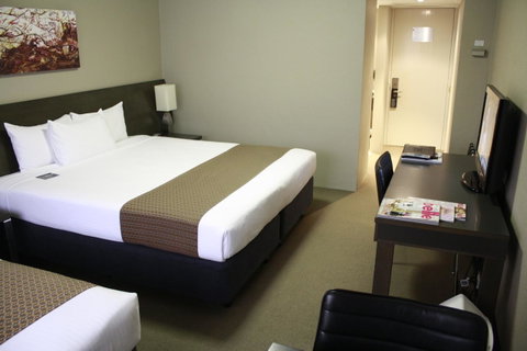Pavilion On Northbourne - Accommodation Gladstone 36