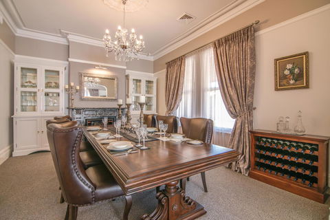 De Russie Boutique Hotel - Accommodation Gladstone 25