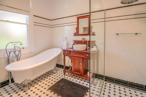 De Russie Boutique Hotel - Accommodation Gladstone 2