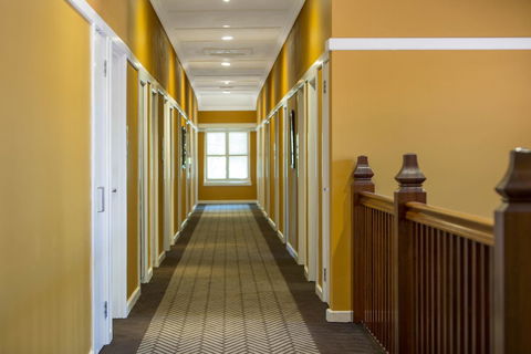 Hotel Kurrajong Canberra - Accommodation Gladstone 16