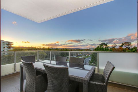 IQ Smart Apartments 704 Braddon ACT - Accommodation Gladstone 7