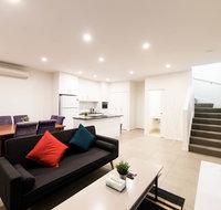 3BR Townhouse Double Garage walk to Lake Ginninderra - Accommodation Gladstone