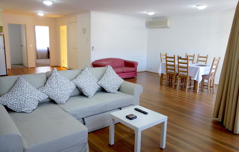 Kingston Comfy Apartment - Accommodation Gladstone 3