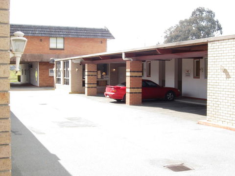 Canberra Lyneham Motor Inn - Accommodation Gladstone 3