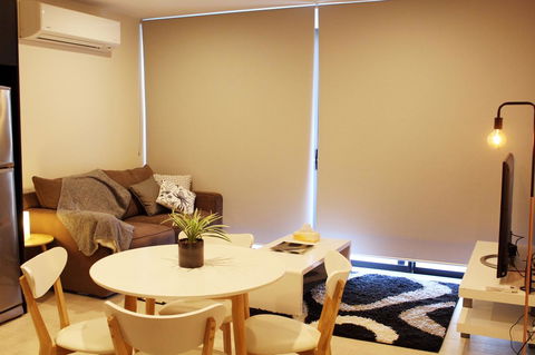 Stylish, Modern, Cute As A Button - Braddon CBD - Accommodation Gladstone 10