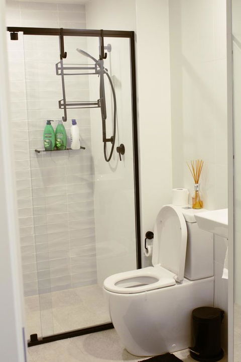 Stylish, Modern, Cute As A Button - Braddon CBD - Accommodation Gladstone 8