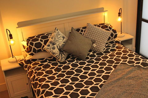 Stylish, Modern, Cute As A Button - Braddon CBD - Accommodation Gladstone 12