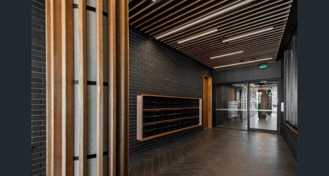 Stylish, Modern, Cute As A Button - Braddon CBD - Accommodation Gladstone 1