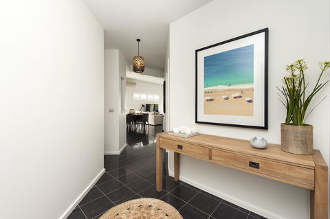 Mollymook Beachfront Penthouse 9 - Accommodation Gladstone 7