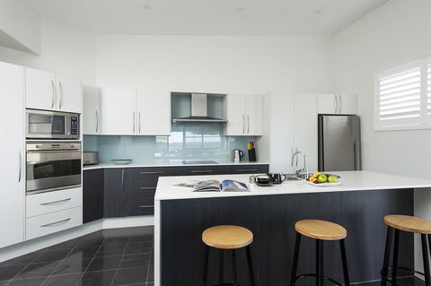 Mollymook Beachfront Penthouse 9 - Accommodation Gladstone 4