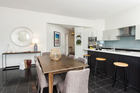 Mollymook Beachfront Penthouse 9 - Accommodation Gladstone 5