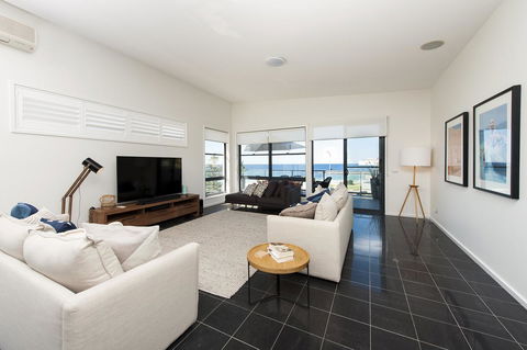 Mollymook Beachfront Penthouse 9 - Accommodation Gladstone 1
