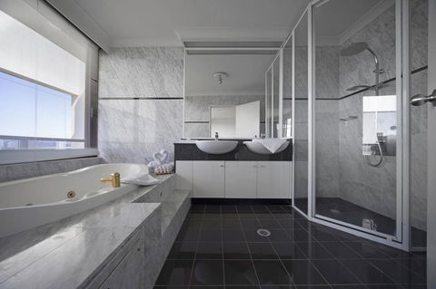 BreakFree Capital Tower Apartments - Accommodation Gladstone 36