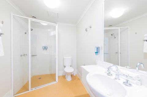 The Woden Hotel - Accommodation Gladstone 10
