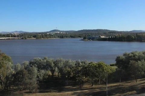 Canberra Luxury Apartment 3 - Accommodation Gladstone 3