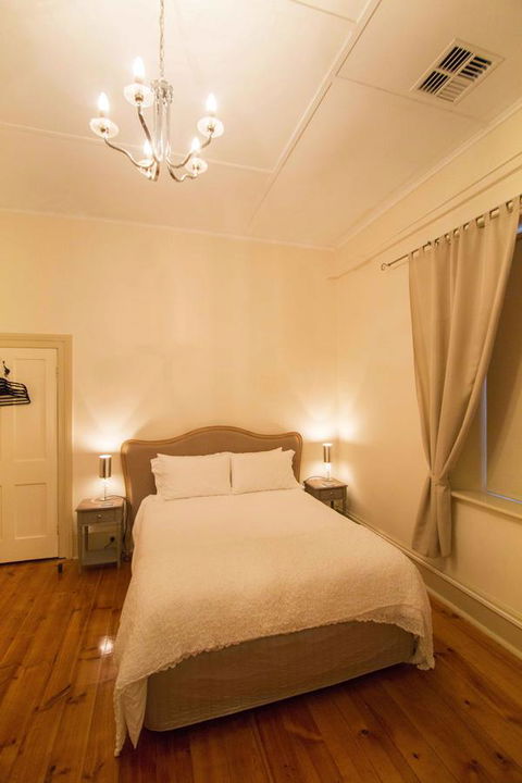 Wellington Courthouse - Accommodation Gladstone 1