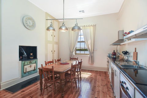 Wellington Courthouse - Accommodation Gladstone 23
