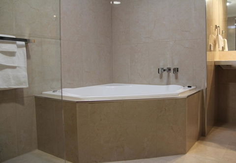 Lure Bed And Breakfast - Accommodation Gladstone 7