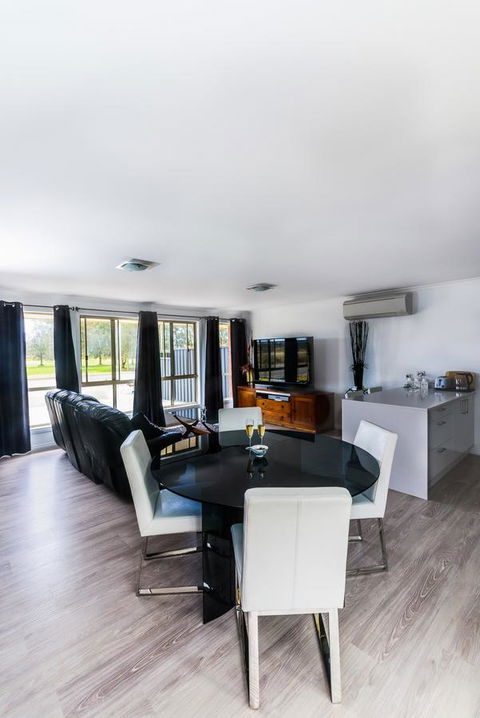 Lure Bed And Breakfast - Accommodation Gladstone 1