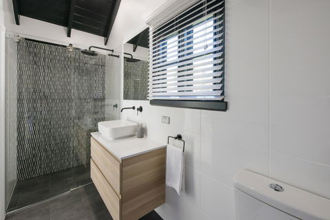Beach Huts Middleton - Accommodation Gladstone 20