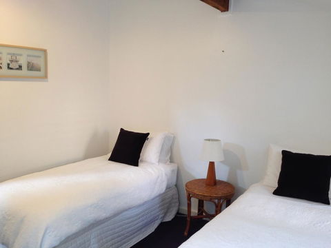 Beach Huts Middleton - Accommodation Gladstone 3