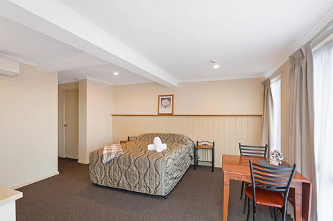 Heritage House Motel & Units - Accommodation Gladstone 3