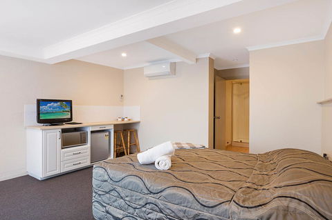 Heritage House Motel & Units - Accommodation Gladstone 2