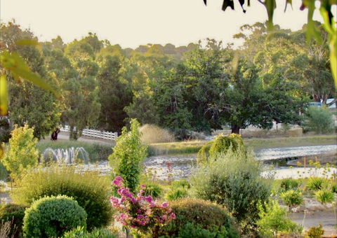 The Lake House Retreat - Accommodation Gladstone 20