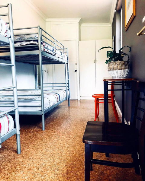 The Lake House Retreat - Accommodation Gladstone 10