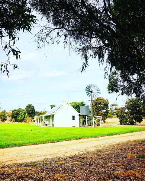 The Lake House Retreat - Accommodation Gladstone 9