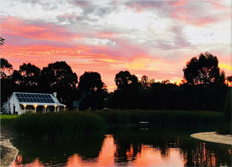 The Lake House Retreat - Accommodation Gladstone 15