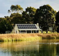 The Lake House Retreat - Accommodation Gladstone