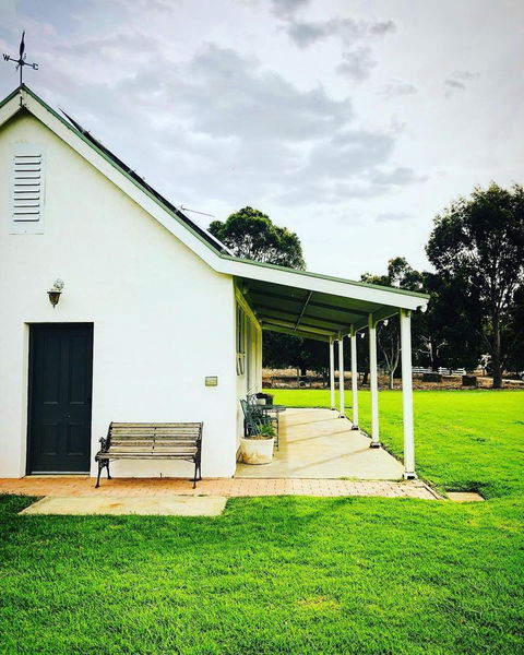 The Lake House Retreat - Accommodation Gladstone 25
