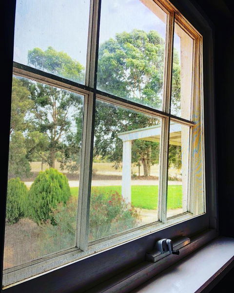 The Lake House Retreat - Accommodation Gladstone 18