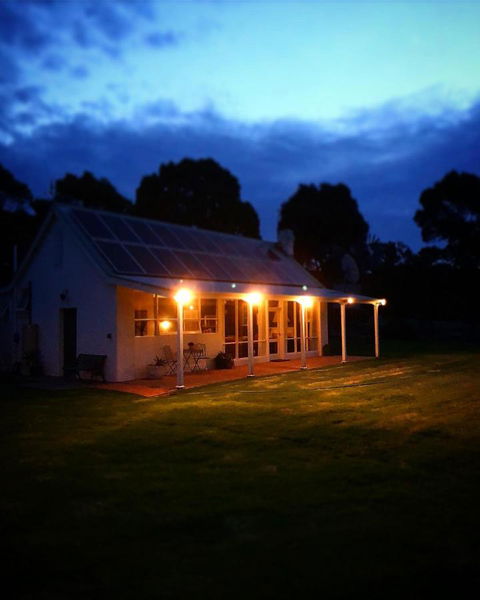 The Lake House Retreat - Accommodation Gladstone 23