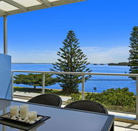 Lakeside Waterfront Apartment 18 The Entrance - Accommodation Gladstone