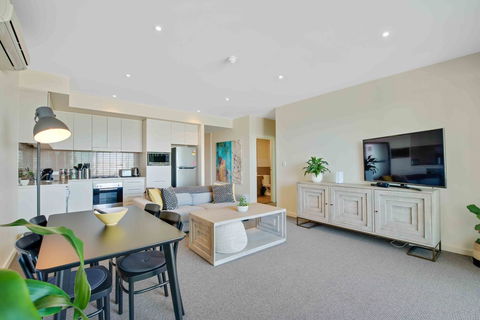 Port Adelaide Executive Waterfront Apartment - Accommodation Gladstone 17