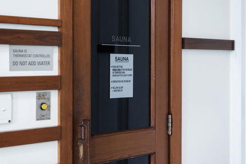 Port Adelaide Executive Waterfront Apartment - Accommodation Gladstone 30