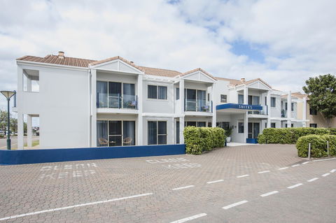 Marina Hotel - Accommodation Gladstone 19