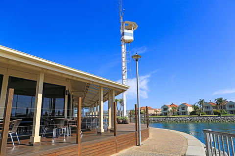 Marina Hotel - Accommodation Gladstone 36