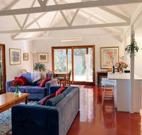 Lost in the Vines - Accommodation Gladstone