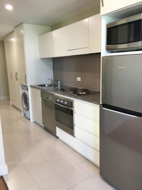 Beachside Luxury Apartments One & Two Bedroom In Beachfront Oaks Pier Building - Accommodation Gladstone 21